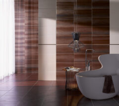 Badewanne vor rotbraunen Fliesen