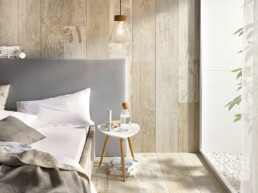 Holzfliesen im Schlafzimmer sorgen für natürliche Wohnambiente und gesundes Raumklima