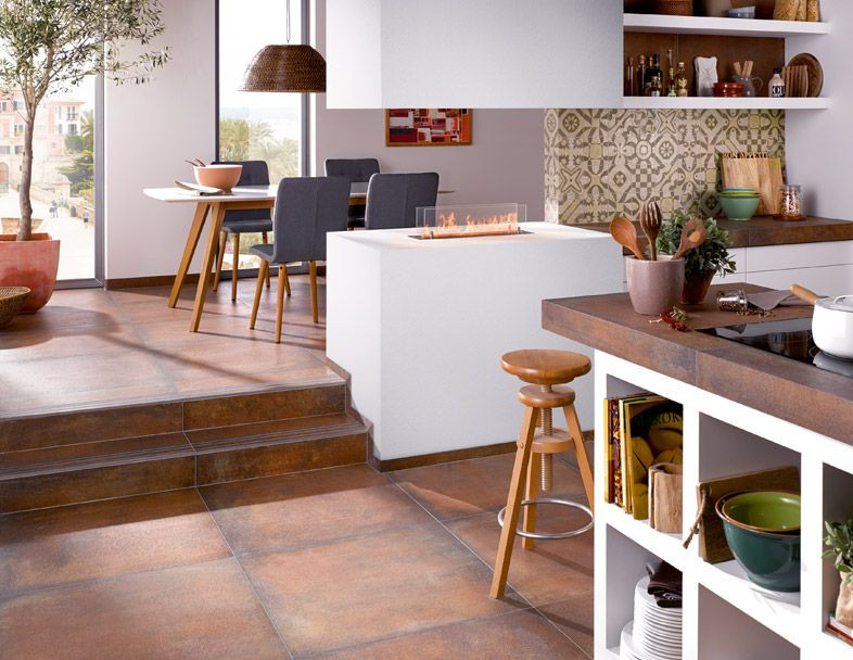 Mediterrane Cotto-Optik für die Küche: Wand- und Bodenfliesen harmonieren miteinander